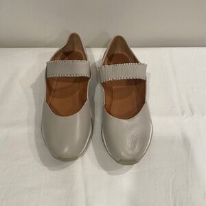 Gentle Souls by Kenneth Cole Women's Luca Ruffle-Strap Ballet Flats Size 9.5